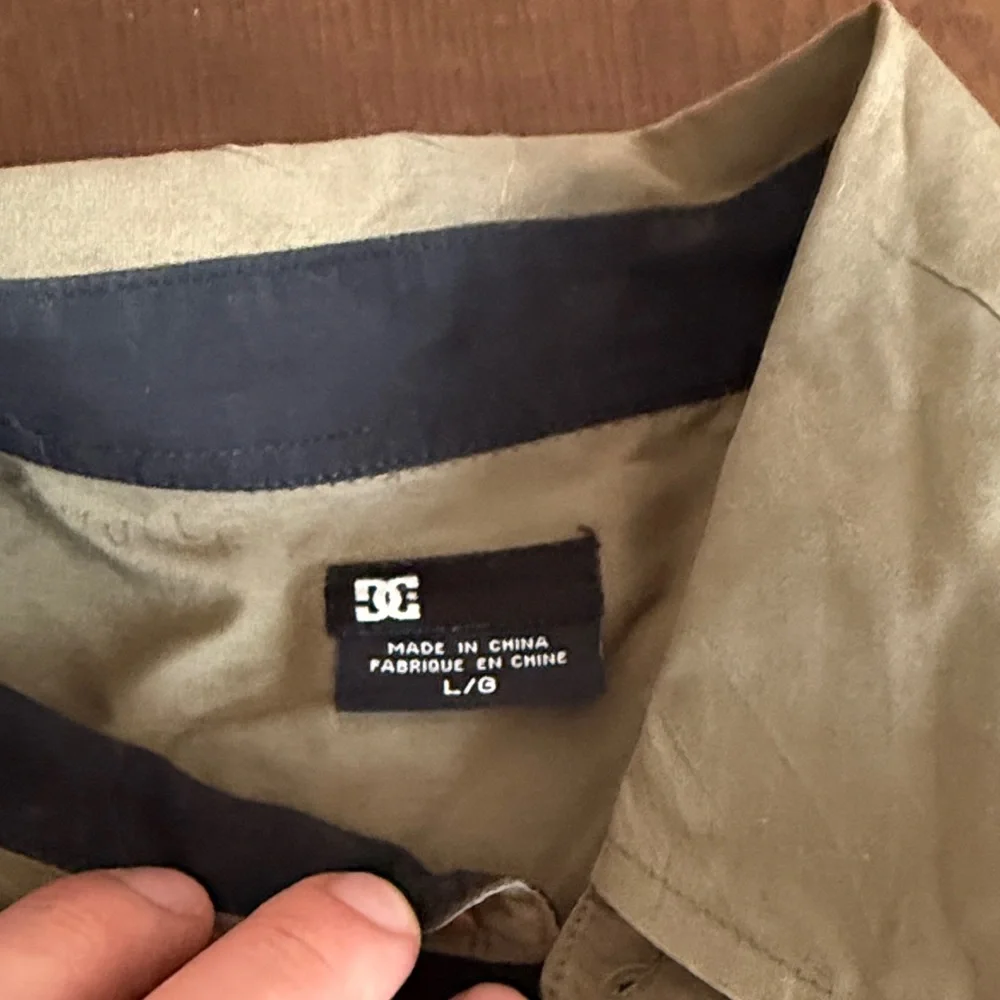 DC Skate Men's Olive Green Button-Up Shirt - Picture 2 of 3